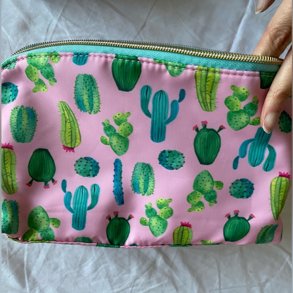 Kestrel Cacti Succulent Makeup Cosmetic bag pouch Case Gold Logo Green Pink NWT - Picture 2 of 9